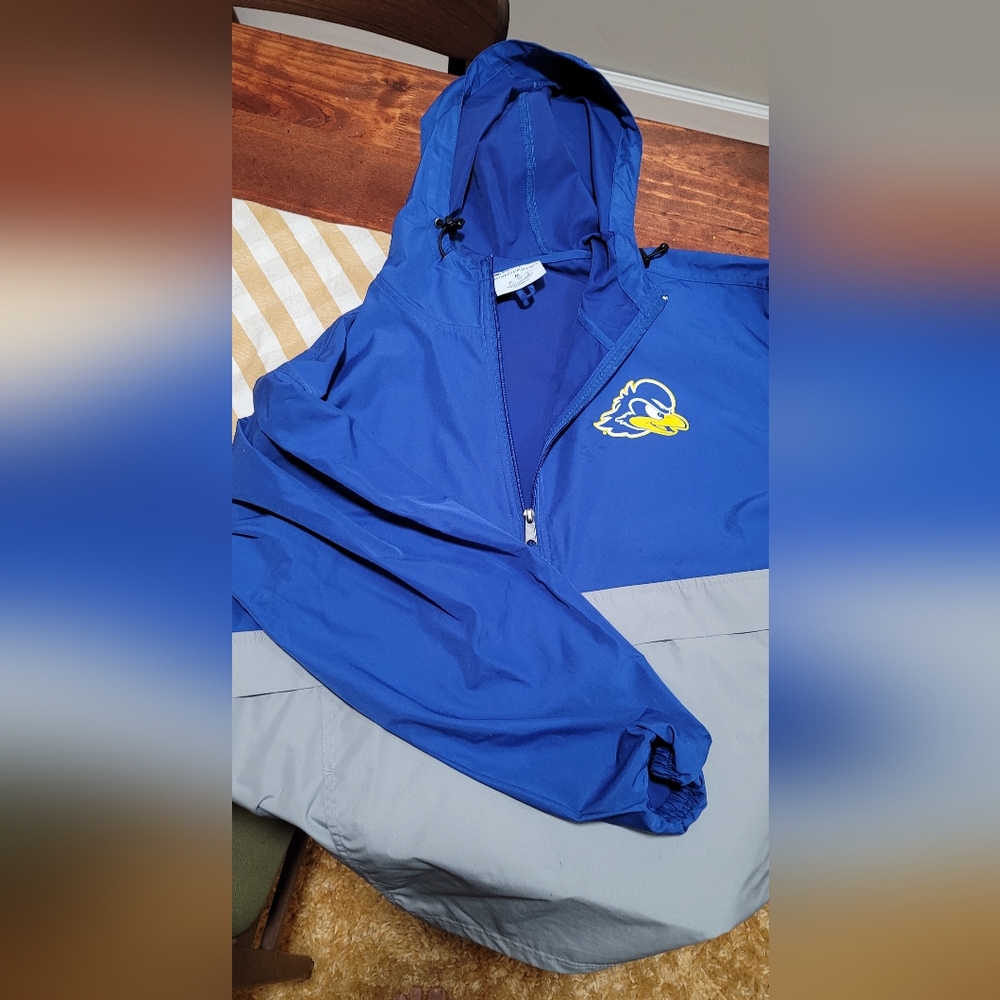 Champion 1/2 zip pullover University of Delaware switched schools before wearing
